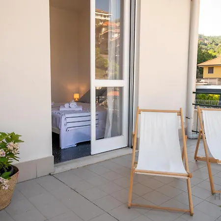 Penthouse With Terrace • Sea 5min • Trains 4min ヴァラッツェ