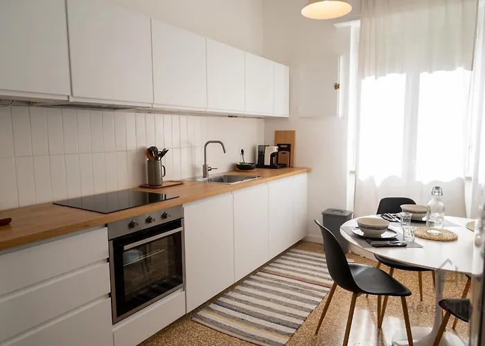 Penthouse With Terrace • Sea 5Min • Trains 4Min Apartamento Varazze