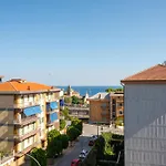 Penthouse With Terrace • Sea 5min • Trains 4min Apartment *