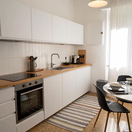 Penthouse With Terrace • Sea 5min • Trains 4min Apartment Varraze
