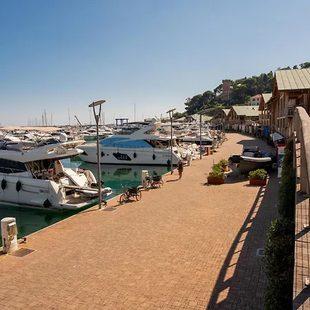 Apartment Penthouse With Terrace • Sea 5min • Trains 4min *